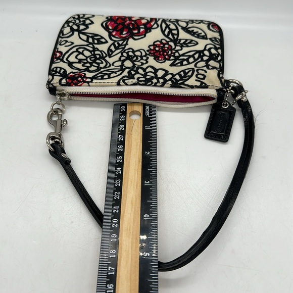 Coach Wristlet Poppy Red Black Cream 4" x 6" Zippered Top Magenta Interior - Picture 10 of 11